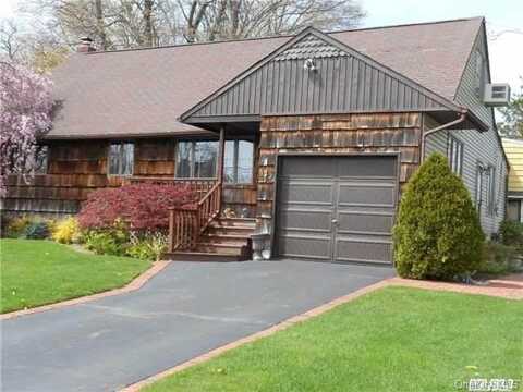 133 Veronica Lane, North Babylon, NY 11703