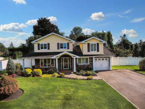 3 Candy Lane, Commack, NY 11725