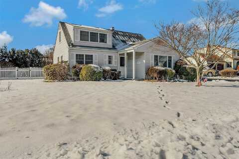 712 Pease Lane, West Islip, NY 11795