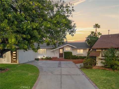 7942 Moorcroft Avenue, Canoga Park, CA 91304