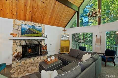 28597 Wabash Drive, Lake Arrowhead, CA 92352
