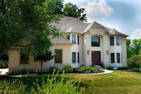 9379 Chesapeak Drive, North Royalton, OH 44133