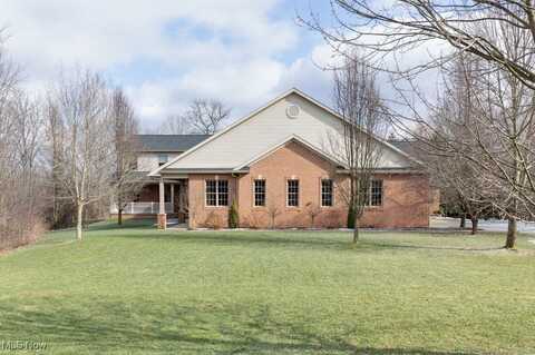 615 Crystal Brooke Drive, Hinckley, OH 44233