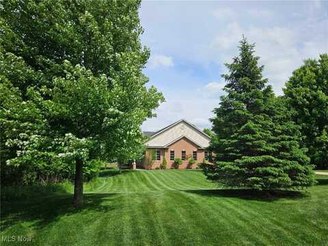 615 Crystal Brooke Drive, Hinckley, OH 44233