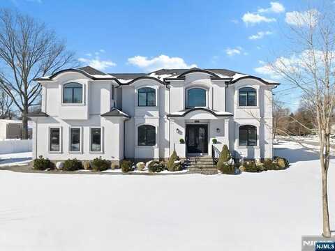 755 Hollybrook Road, Paramus, NJ 07652