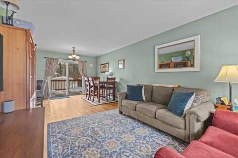 86 Pinecrest Drive, Essex, VT 05452