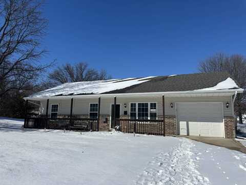 402 Valley View Ct, Cameron, MO 64429