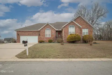 416 Ravenwood Circle, Neosho, MO 64850