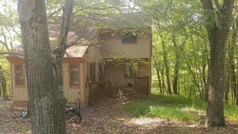 5030 E Woodbridge Drive, Bushkill, PA 18324