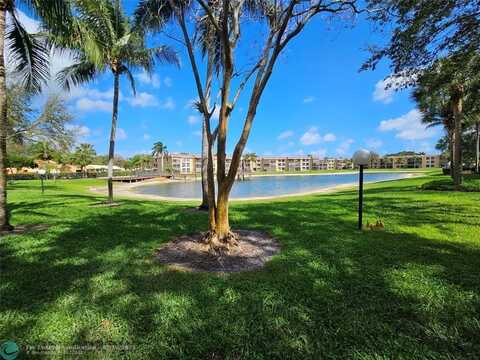 6708 Coral Lake Dr, Pompano Beach, FL 33063