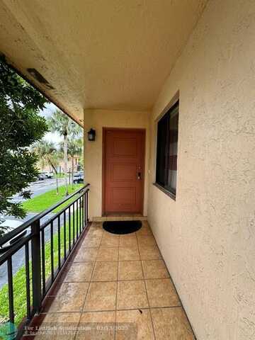 182 Lakeview Dr, Weston, FL 33326