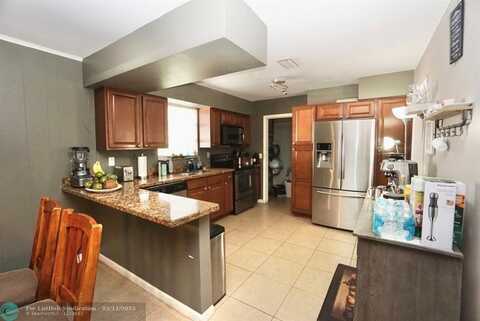 4751 NW 4th Ct, Plantation, FL 33317