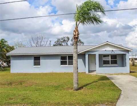49 E Metcalfe St, Avon Park, FL 33825