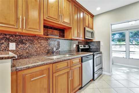 7290 NW 1st St, Margate, FL 33063