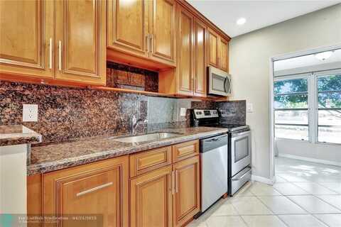 7290 NW 1st St, Margate, FL 33063