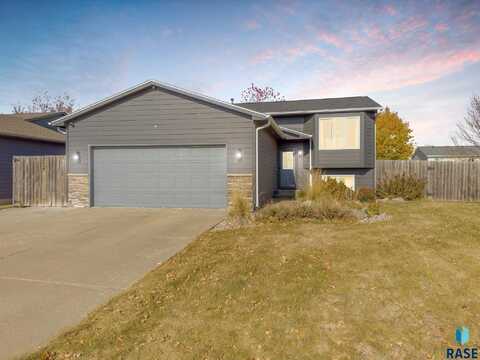 608 Teddy St, Harrisburg, SD 57032