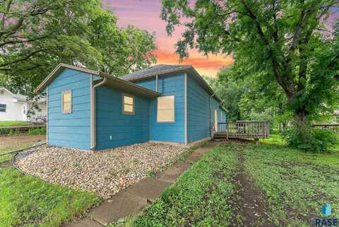 204 W Clark St, Montrose, SD 57048