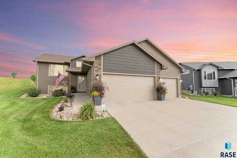 1101 N Brennan Ct, Sioux Falls, SD 57110