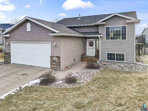 5817 W Teem St, Sioux Falls, SD 57107