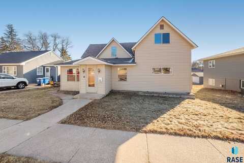 305 E 9th St, Dell Rapids, SD 57022