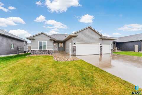 8805 W Dalton St, Sioux Falls, SD 57106