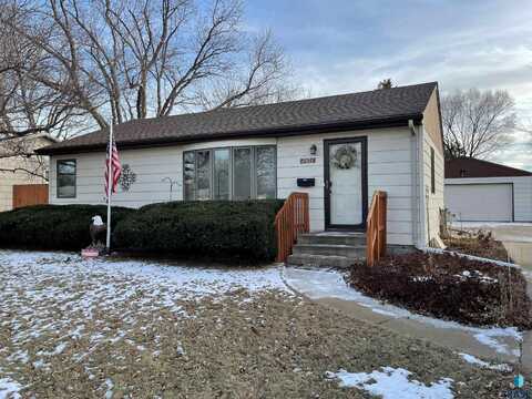 2405 E 19th St, Sioux Falls, SD 57103