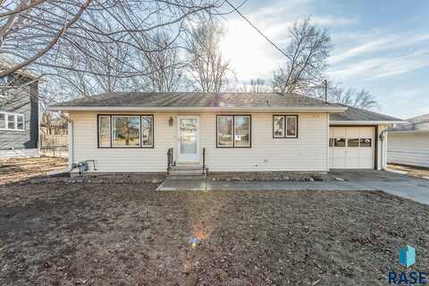 411 E 1st St, Canton, SD 57013