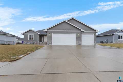 163 Central Park Ct, Harrisburg, SD 57032