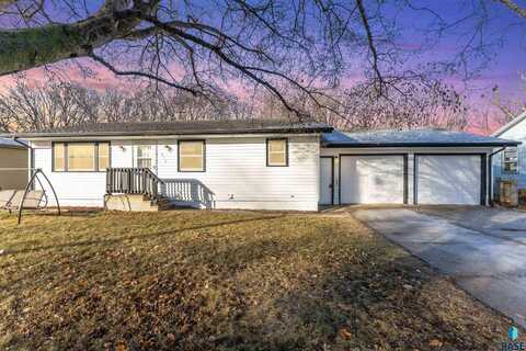 311 N Maple St, Viborg, SD 57070