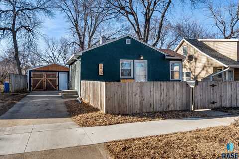 2013 S Spring Ave, Sioux Falls, SD 57105