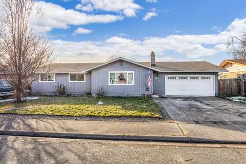 26 Comice Way, Eagle Point, OR 97524