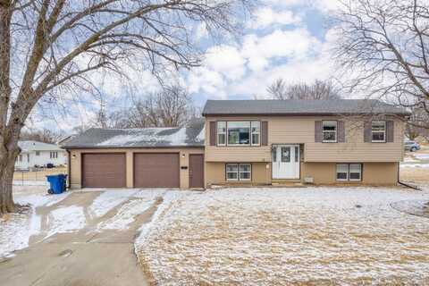 1221 Columbus Dr., Waterloo, IA 50701