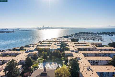 3 Commodore Dr, Emeryville, CA 94608