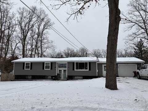 806 Oaklawn, Harrison, MI 48625