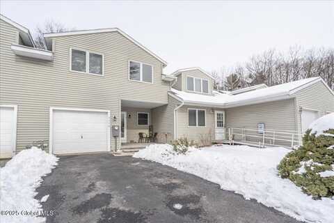 7116 Suzanne Lane, Guilderland, NY 12303