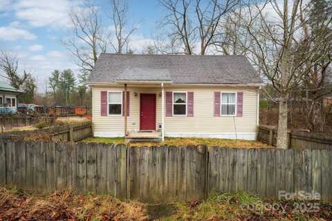 922 1st Avenue W, Hendersonville, NC 28739