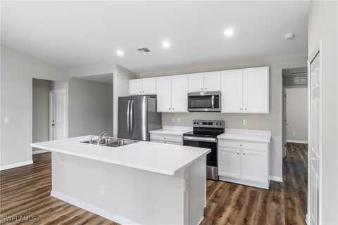 2605 NE 6th Place, Cape Coral, FL 33909