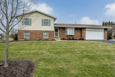 673 Royal Crest Drive, Saint Joseph, MI 49085