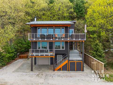 7042 S Montgomery, Pentwater, MI 49449