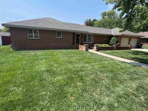 2609 Westminster Dr, Hutchinson, KS 67502