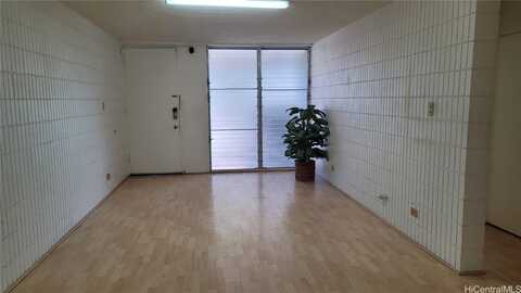 1605 Pensacola Street, Honolulu, HI 96822