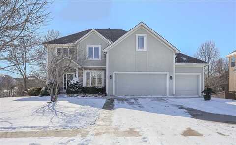 709 Willow Drive, Lansing, KS 66043