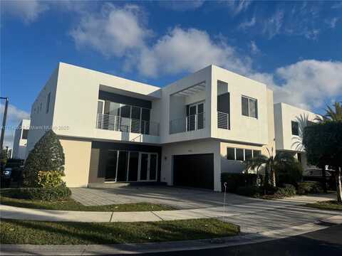 7525 NW 101st Pl, Doral, FL 33178