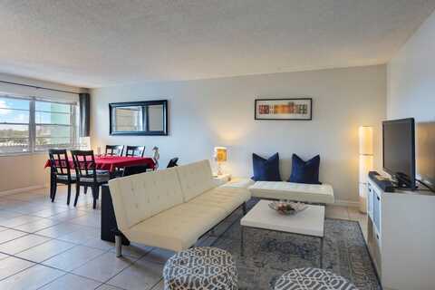 7620 Carlyle Ave, Miami Beach, FL 33141