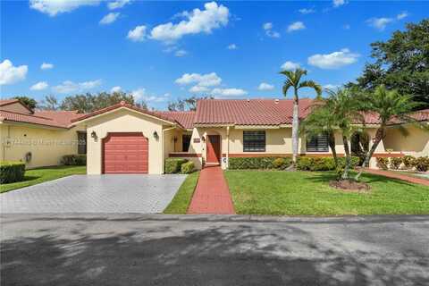 9555 Toledo Ln, Davie, FL 33324