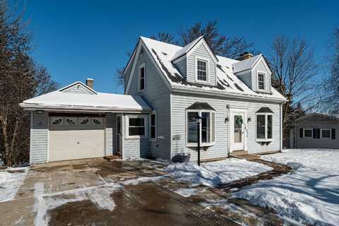 726 Fairview Dr, West Bend, WI 53090