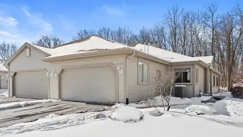 W175n8109 Robin Cir, Menomonee Falls, WI 53051