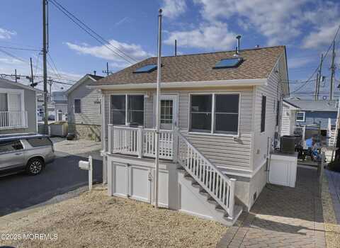 28 E Shell Landing Way, Lavallette, NJ 08735