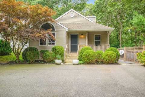 21a Wards Path, Hampton Bays, NY 11946