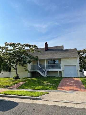 16 W 3rd Street, Freeport, NY 11520